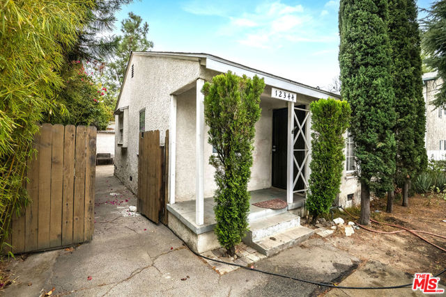 12344 Oxnard Street photo 4