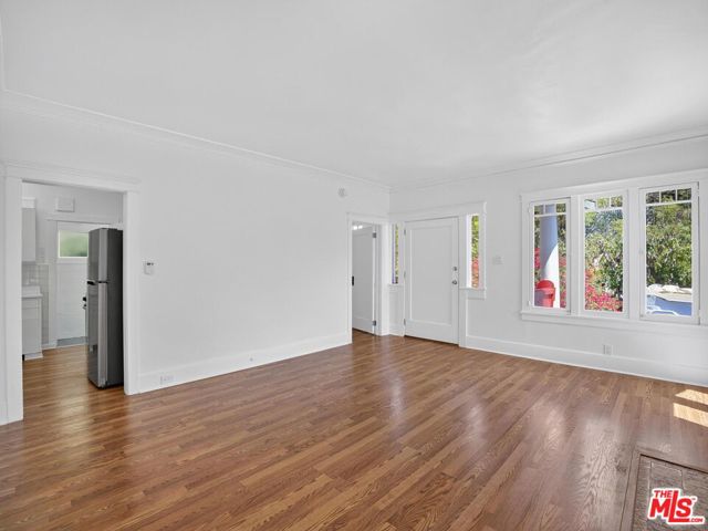 2565 Glen Green Street, Los Angeles CA: https://media.crmls.org/mediaz/d06af5b1-63f0-464d-9c5c-13b3bcc5c0b7.jpg