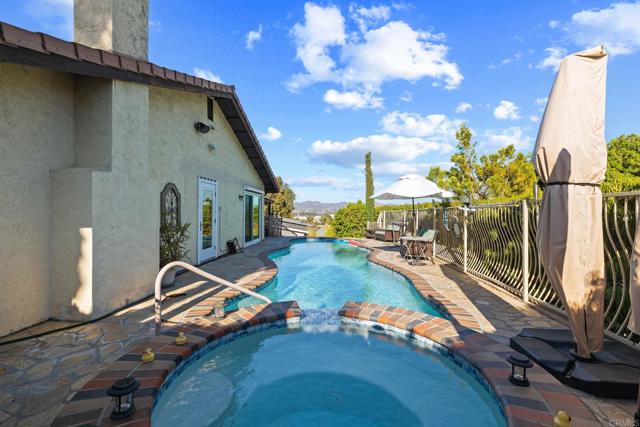 Detail Gallery Image 12 of 55 For 731 Dewane Dr, El Cajon,  CA 92020 - 3 Beds | 3 Baths