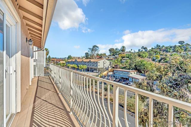 7861 Cimarron Ln, La Mesa CA: https://media.crmls.org/mediaz/d06b87dc-32ca-4312-81ad-fd1797a22ddc.jpg