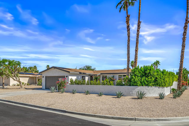 2034 Marni Court, Palm Springs CA: https://media.crmls.org/mediaz/d06be04c-2128-4fff-b392-77f14f86276a.jpg