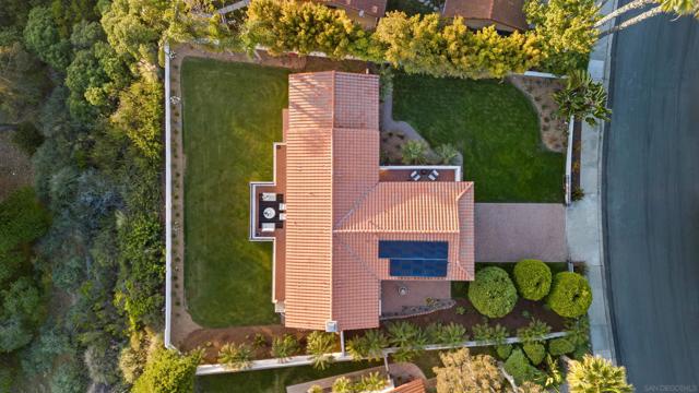 2524 Luciernaga St, Carlsbad CA: https://media.crmls.org/mediaz/d06c6c0b-528e-4e27-b890-007a9e33a69a.jpg