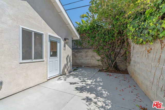 4632 Mioland Drive, Los Angeles CA: https://media.crmls.org/mediaz/d06c855a-e6e6-415a-88d6-2adb89bfc59a.jpg