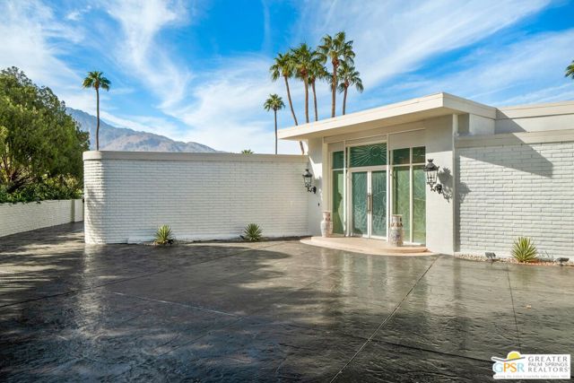 2432 Southridge Drive, Palm Springs, California 92264, 3 Bedrooms Bedrooms, ,1 BathroomBathrooms,Single Family Residence,For Sale,Southridge,24458521