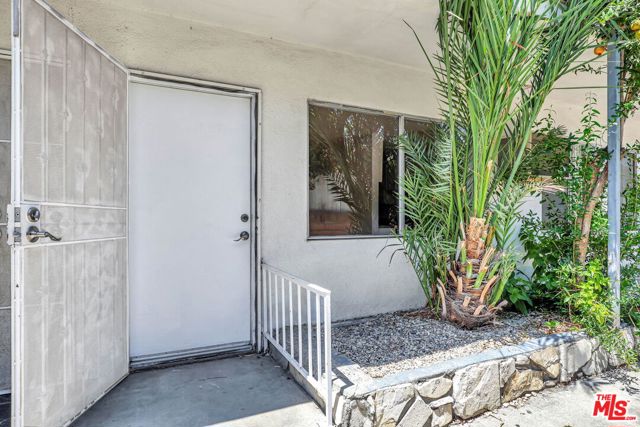 1135 E Elk Avenue, Glendale CA: https://media.crmls.org/mediaz/d06cef24-8323-44ad-9fb1-6e8dc7261f4c.jpg