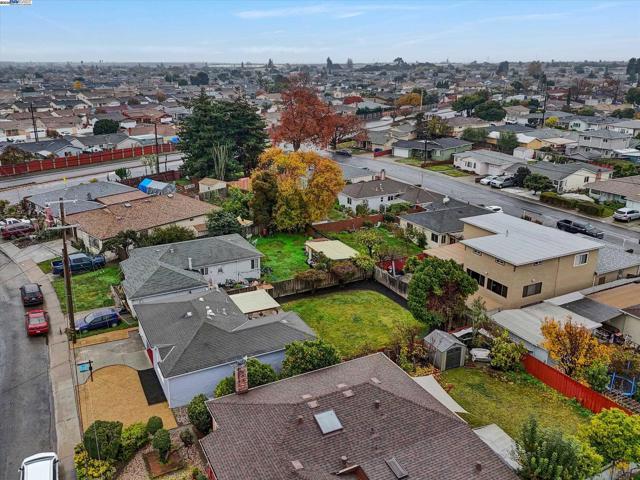 15377 Churchill St, San Leandro CA: https://media.crmls.org/mediaz/d06d0a8d-f251-4dfb-af63-26764966b8dc.jpg