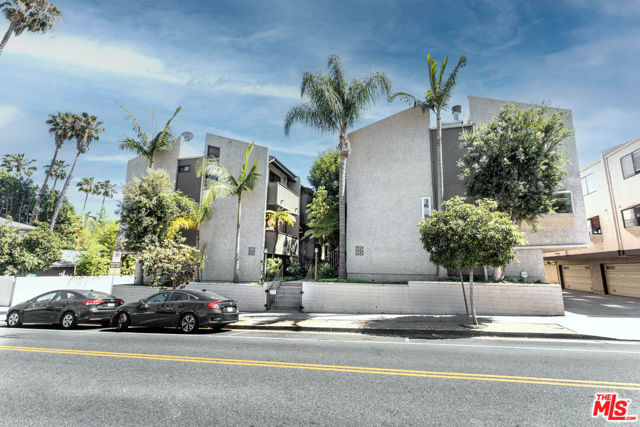 5920 Chula Vista Way, Los Angeles CA: https://media.crmls.org/mediaz/d06d2ced-78e7-4a81-bfdd-6ea932f675bf.jpg