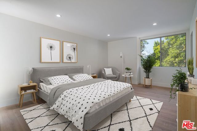 406 N Oakhurst Drive, Beverly Hills CA: https://media.crmls.org/mediaz/d06d99fb-8000-4257-bc28-a274a6a2a338.jpg