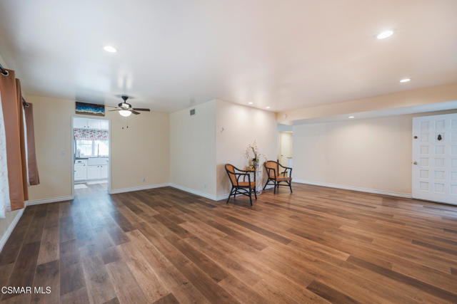 2705 N Broadmoor Avenue, Simi Valley CA: https://media.crmls.org/mediaz/d06d9eec-6254-4f15-b80d-7ad9d174f0ba.jpg