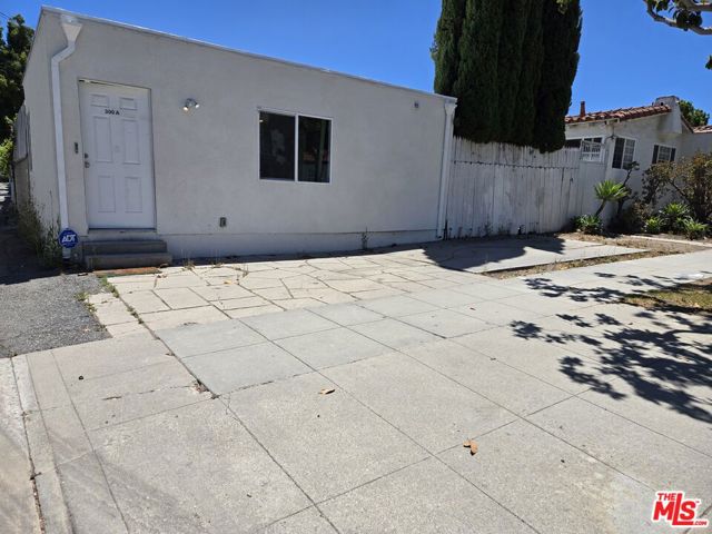 300 S La Peer Drive, Beverly Hills CA: https://media.crmls.org/mediaz/d06ddc98-fedd-4da5-87c8-ff820e73d8b4.jpg
