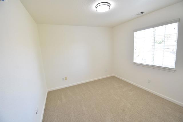 33332 Depot Rd, Union City CA: https://media.crmls.org/mediaz/d06eb397-da0e-4583-9148-e7247d1d6a98.jpg