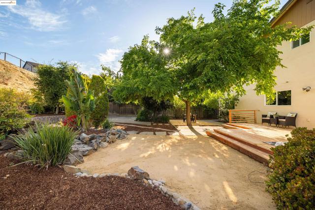 160 Manzanita Pl, Hercules CA: https://media.crmls.org/mediaz/d06edd7f-a79b-4f5d-b963-7719428ebb19.jpg