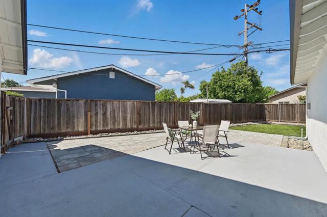 42948 Applewood Street, Fremont CA: https://media.crmls.org/mediaz/d06f96d3-557b-4094-a148-e99b66276b8a.jpg