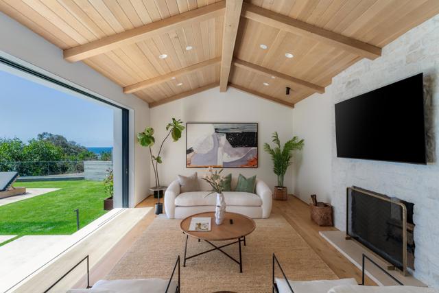 6260 Waverly Avenue, La Jolla CA: https://media.crmls.org/mediaz/d06fa72a-d51b-46ec-ab29-fa4efc7819dc.jpg