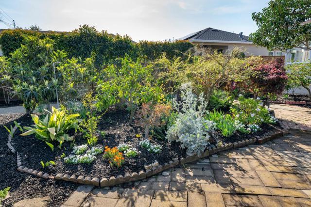 406 Poinsettia Avenue, San Mateo CA: https://media.crmls.org/mediaz/d06fc5fb-f8a3-4df9-b5a2-740ccccbdb1e.jpg