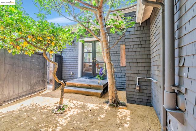 6108 Hillegass Ave, Oakland CA: https://media.crmls.org/mediaz/d06fd6d2-d1cc-4114-b01a-324a1a787ceb.jpg