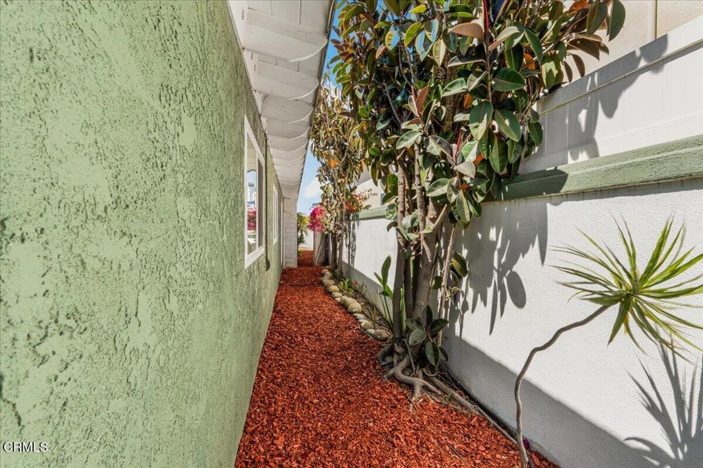 https://media.crmls.org/mediaz/d06fe87f-d36b-4bbf-b129-d231b26c44d2.jpg?preset=X-Large