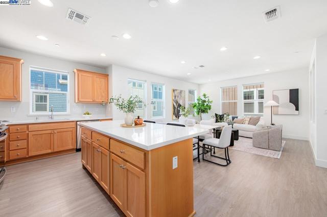 1416 Julia Ln, Concord CA: https://media.crmls.org/mediaz/d0700dce-79e5-49d9-9f96-939e4a8e8d91.jpg