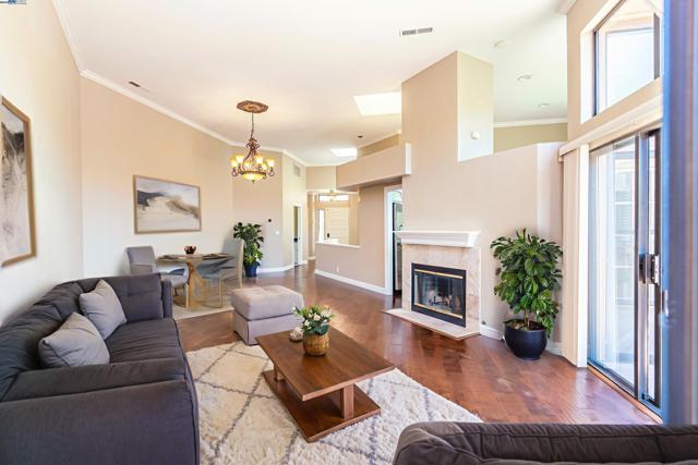 4009 W Lakeshore Drive, San Ramon CA: https://media.crmls.org/mediaz/d0702338-9925-471b-bac0-6fa4c481b8af.jpg