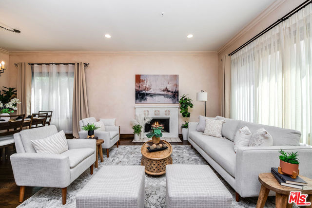 4125 W Hood Avenue, Burbank CA: https://media.crmls.org/mediaz/d0704fc9-c6cd-4bbb-9f9b-237fa9752d07.jpg