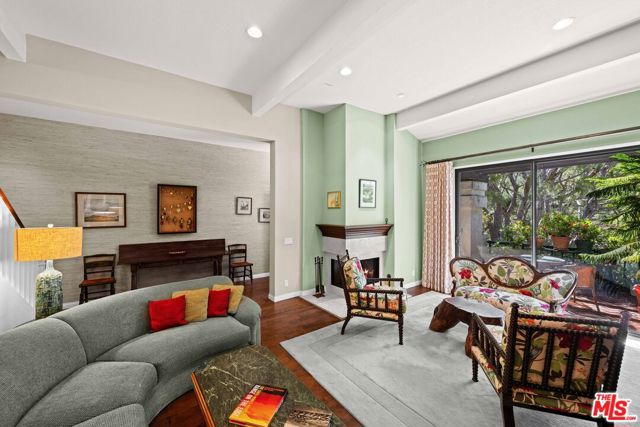 1490 Palisades Drive, Pacific Palisades CA: https://media.crmls.org/mediaz/d0707a30-160b-4f6a-a9fe-d61bb9f70720.jpg