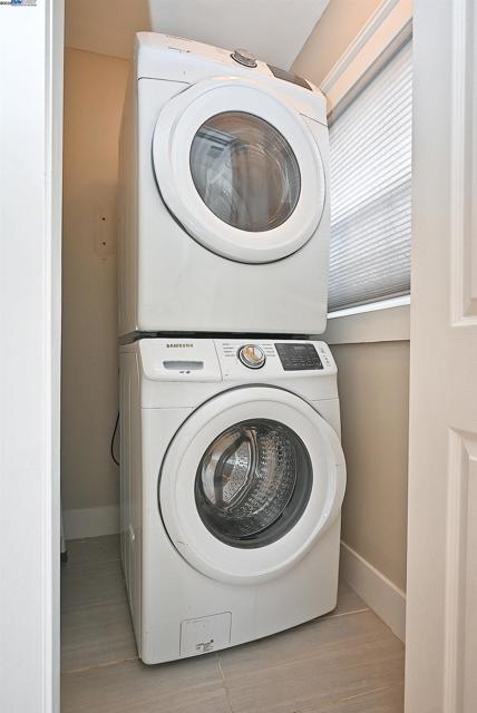 5706 Brookdale Ave, Oakland CA: https://media.crmls.org/mediaz/d070aba1-57a9-48de-b891-1e57ff7bf0d5.jpg