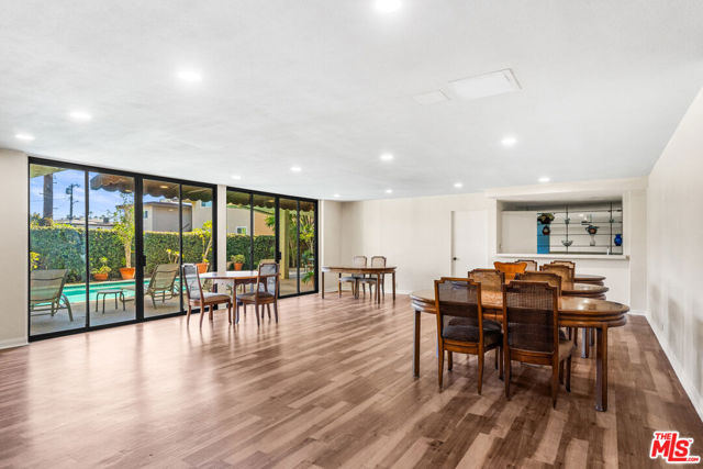4454 Ventura Canyon Avenue, Sherman Oaks CA: https://media.crmls.org/mediaz/d070cce7-4a8c-484f-8744-30f6e3e96c39.jpg