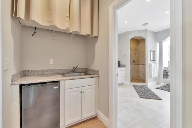 3848 Mariposa Drive, Clearlake CA: https://media.crmls.org/mediaz/d070f49c-bc1a-4dae-842f-697166ce1246.jpg