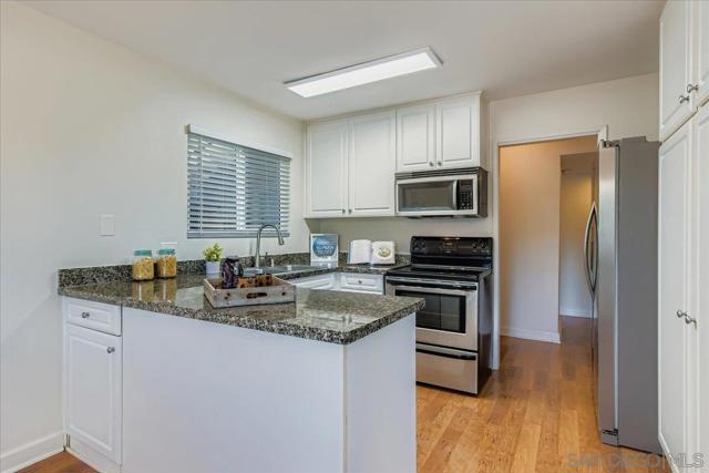 17147 W W Bernardo Dr, San Diego CA: https://media.crmls.org/mediaz/d07123d8-4156-47ba-b3ba-0c744fa1bdf4.jpg