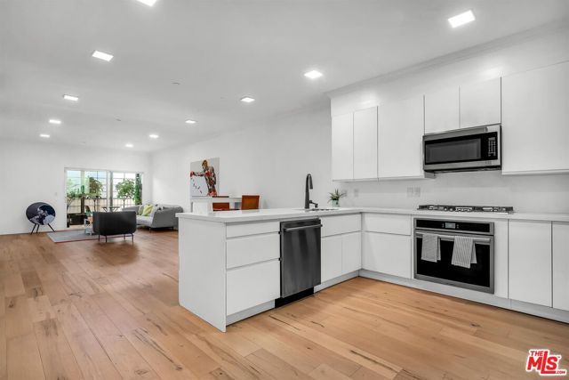 214 S Alexandria Avenue, Los Angeles CA: https://media.crmls.org/mediaz/d07138d2-39b3-4df9-9289-a32a986e4492.jpg