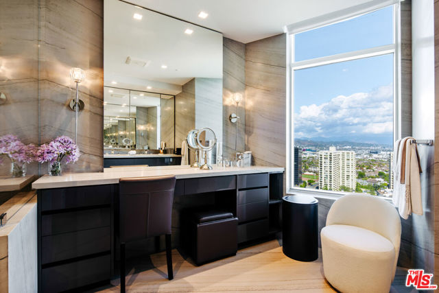 1 W Century Drive, Los Angeles CA: https://media.crmls.org/mediaz/d07143e6-3d52-4009-8825-89a817899723.jpg