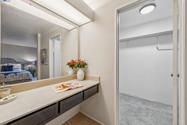 1030 Melrose Ave, Alameda CA: https://media.crmls.org/mediaz/d0715123-286c-45f6-b680-30832f6e82f7.jpg