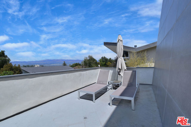 3539 Alana Drive, Sherman Oaks CA: https://media.crmls.org/mediaz/d07152f5-126b-4b70-8a2f-bde5248496e1.jpg