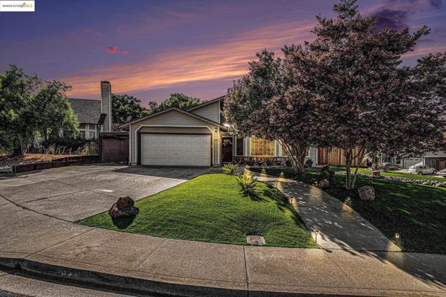 80 Mandeville Ct, Oakley CA: https://media.crmls.org/mediaz/d0719bd3-19b9-45a0-93ed-4bf16f495333.jpg