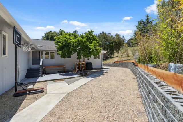 26045 Toro Road, Salinas CA: https://media.crmls.org/mediaz/d072485c-7d68-4614-a5b5-009c9ee7a00e.jpg