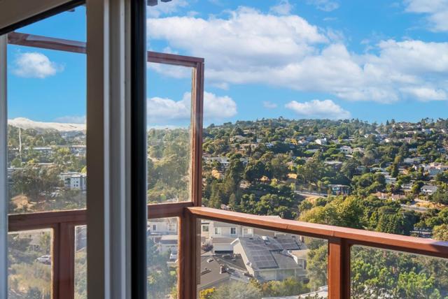 2325 Hastings Drive, Belmont CA: https://media.crmls.org/mediaz/d0729bbb-bf10-40f5-81d7-9275e9ef2389.jpg