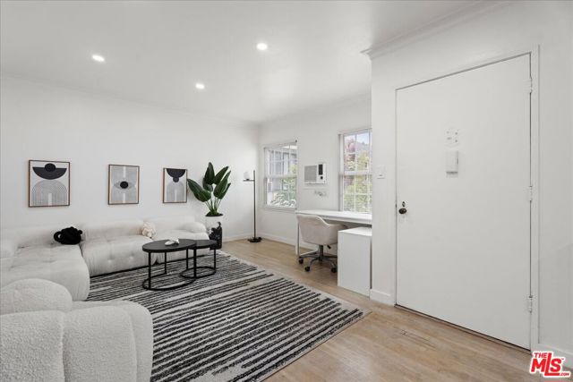 205 1/2 S Reeves Drive, Beverly Hills CA: https://media.crmls.org/mediaz/d0731b0f-d3ed-4e16-83a5-ebcbd23948da.jpg