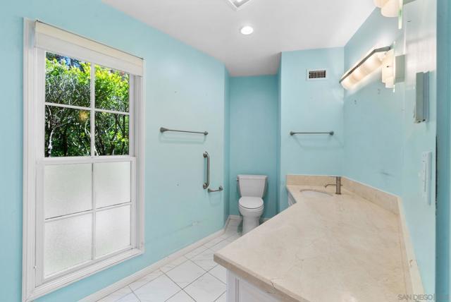 7330 Brodiaea Way, La Jolla CA: https://media.crmls.org/mediaz/d07374d9-5e23-4db0-b3ca-c6a9bd54eeb9.jpg