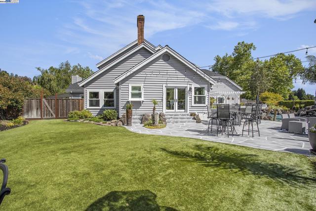 91 RED CYPRESS CT, Danville CA: https://media.crmls.org/mediaz/d073a12d-2b6e-4be2-92f9-402fe6d65bfe.jpg