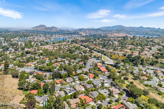 1267 Willsbrook Court, Westlake Village CA: https://media.crmls.org/mediaz/d073b34e-ab30-4abe-a5d9-7ce670e5b1c0.jpg