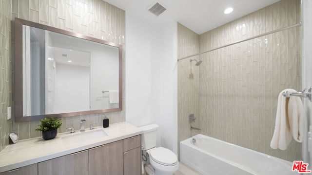 Image 34 of 57 For 11782 Hillsborough Lane