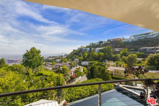 1573 Sunset Plaza Drive, Los Angeles CA: https://media.crmls.org/mediaz/d073dd6a-f5f1-4b60-8072-a408d63228f9.jpg