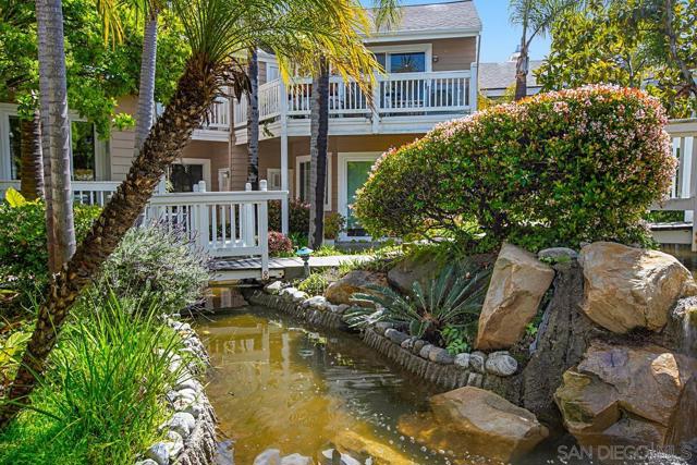 8585 Via Mallorca, La Jolla CA: https://media.crmls.org/mediaz/d074285c-e9e5-4ee2-8767-7e48cdd4ee9b.jpg