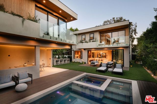 13221 Hesby Street, Sherman Oaks CA: https://media.crmls.org/mediaz/d0747356-77da-4f79-9853-6b5f713eef2a.jpg