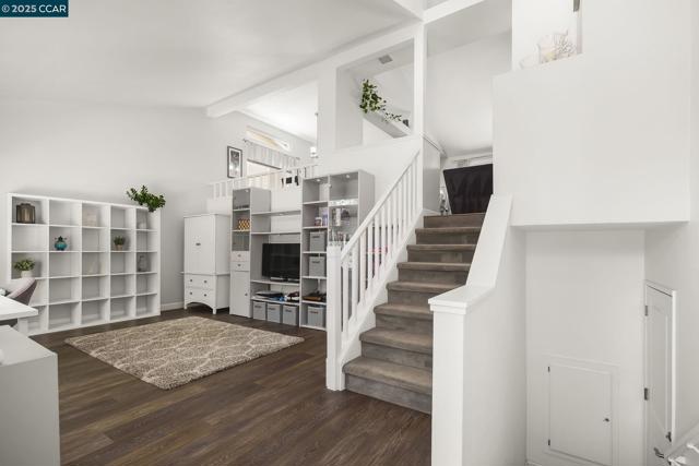 1169 Discovery Way, Concord CA: https://media.crmls.org/mediaz/d074a775-2e3d-4196-a878-e76eb89e8dea.jpg