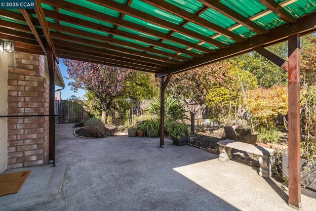 1769 Redwood Rd, Hercules CA: https://media.crmls.org/mediaz/d074bdfa-26ad-475f-9143-6de5e301a33f.jpg