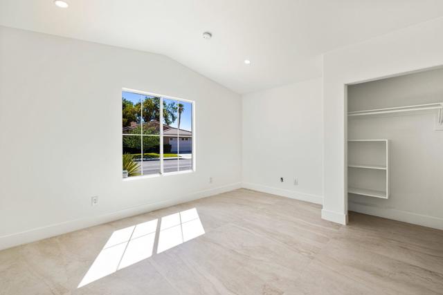 Image 31 of 41 For 49651 Lincoln Drive