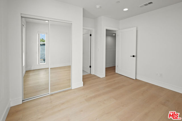 2700 Fletcher Drive, Los Angeles CA: https://media.crmls.org/mediaz/d0772a2b-b36b-4675-a84c-405de296a95c.jpg