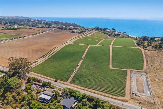 390 Heather Point Lane, Watsonville CA: https://media.crmls.org/mediaz/d078021d-f7f2-4b4c-842b-b7278e211881.jpg