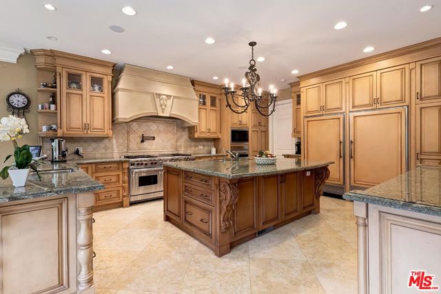 9355 Kirkside Road, Los Angeles CA: https://media.crmls.org/mediaz/d0783bca-ed6a-4899-a483-a2aabcc5d1b8.jpg